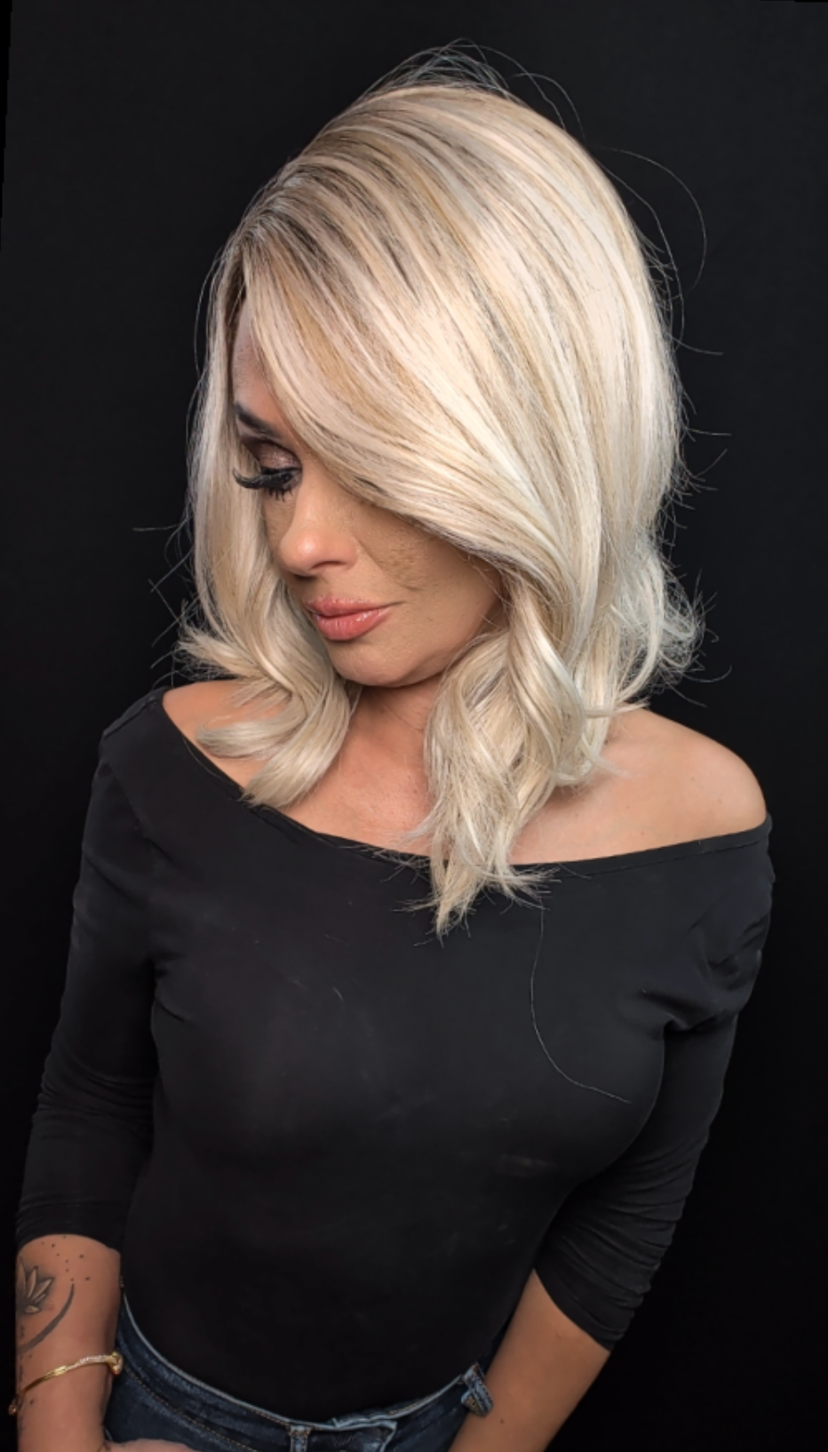 Vero | White Rose Blonde -R| Rene of Paris| Open Box