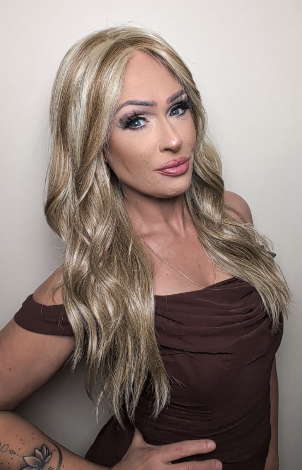 Posh Wavez | Creamy Toffee |  Rene of Paris | Open Box